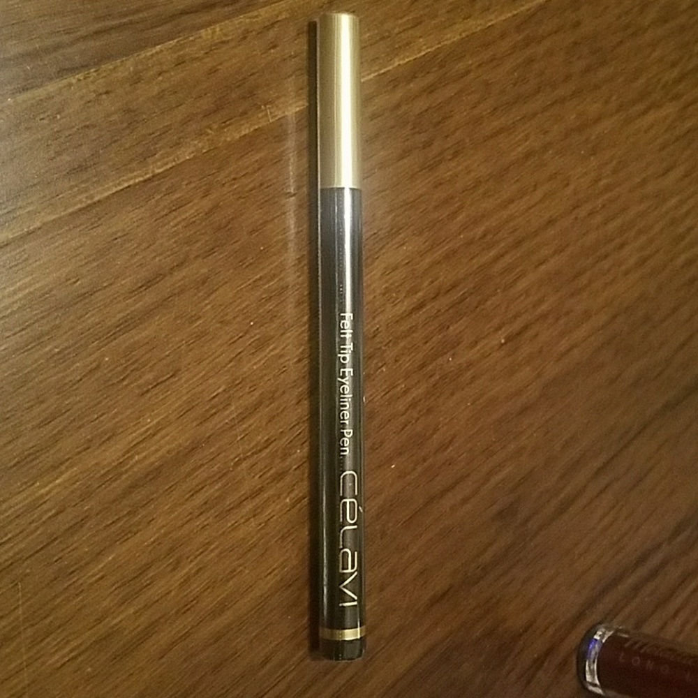 Felt tip eyeliner